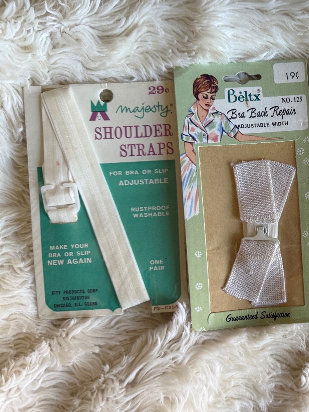 Vintage Bra shoulder straps and fasteners. Set of 4 pieces.